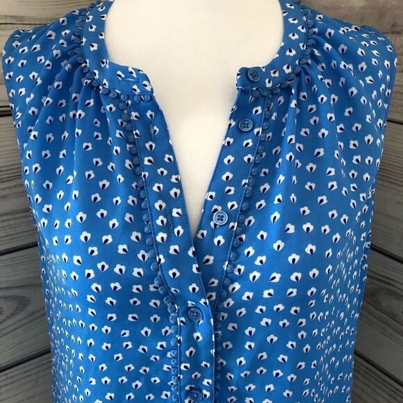 Banana Republic Blue Patterned Button Down Tank - Picture 2 of 9